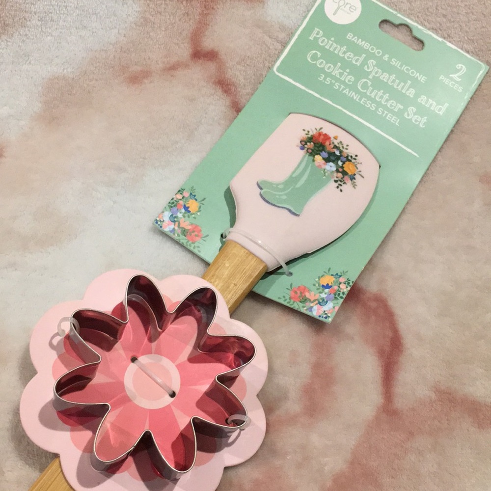 Spring Showers Floral Rainboots Spatula and Flower Cookie Cutter Set NWT